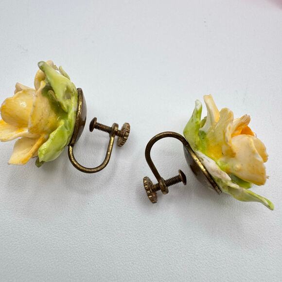 Vintage Ceramic Roses Screw Back Earrings Made In England Cottagecore Grannycore - Picture 9 of 13